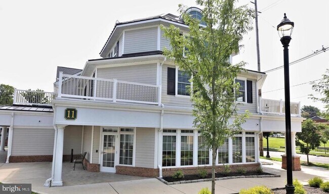 Building Photo - 11 Cranbury Rd