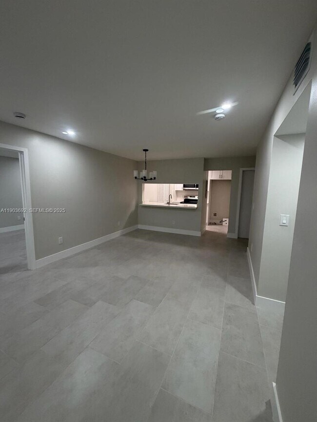 Building Photo - 9716 Hammocks Blvd