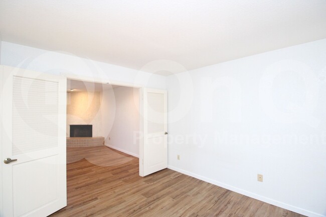 Building Photo - 8331 N 21st Dr