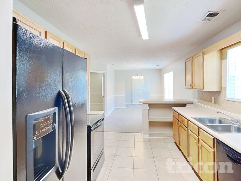 Building Photo - 300 Klinetop Dr