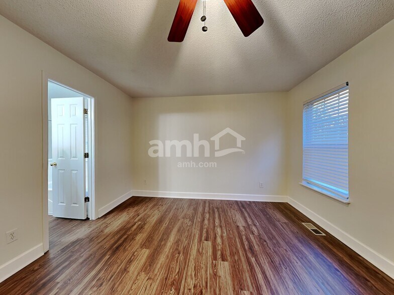 Building Photo - 207 Riesling Way