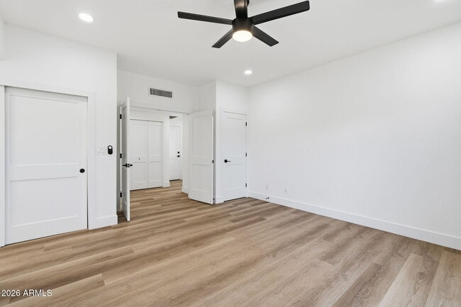 Building Photo - 2029 N Sunset Dr