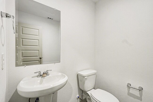 Building Photo - 9926 Palm Royal Dr