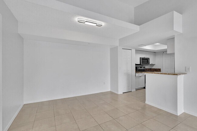 Building Photo - 400 Crestwood Ct N