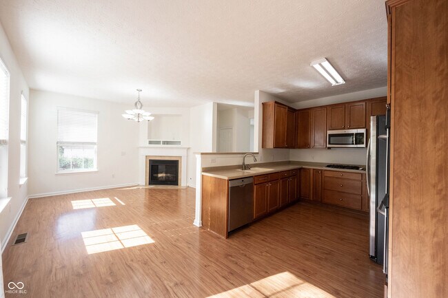 Building Photo - 9009 Mercer Dr