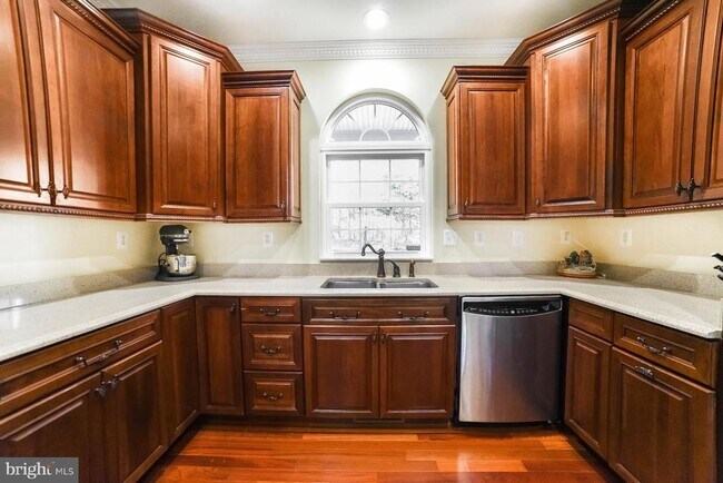 Building Photo - 24900 Fox Run Ln