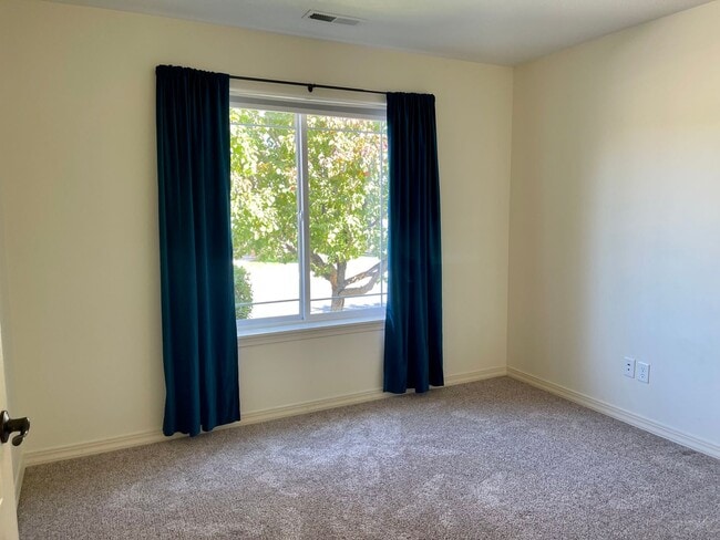 Building Photo - 424 Lakerose Loop
