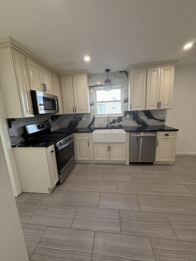 Building Photo - 45 Birdsey St