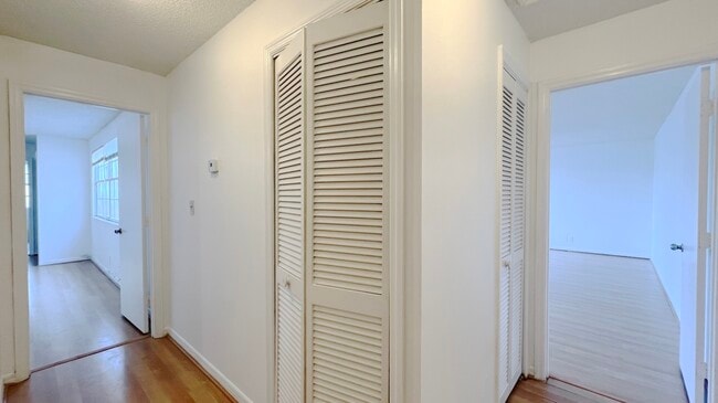 Building Photo - 10919 Mainsail Dr