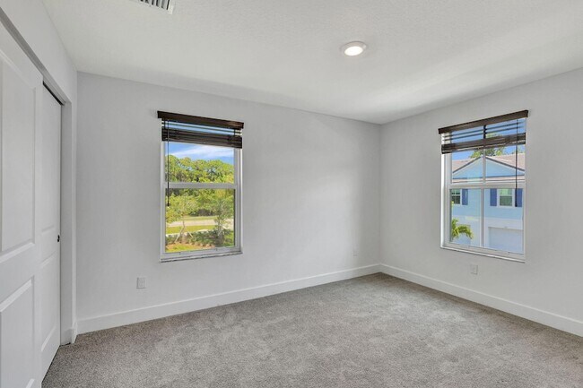 Building Photo - 229 Preserve Trl S