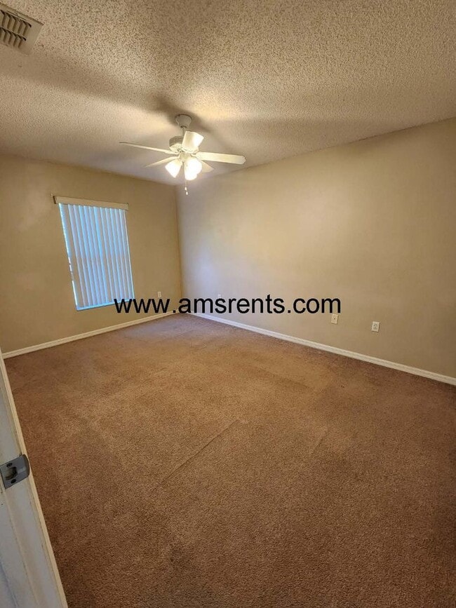 Building Photo - Large 4/2 Home With 2 Car Garage In Poinciana