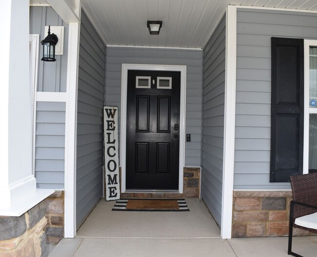 Building Photo - SHOWINGS CURRENTLY UNAVAILABLE!!!