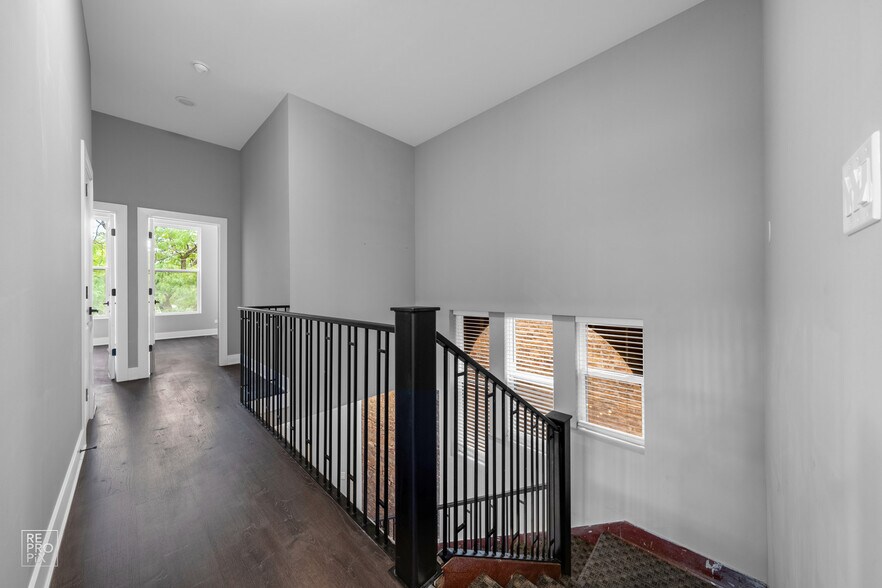 Building Photo - 700 S Loomis St