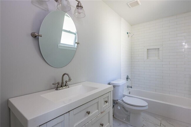 Building Photo - 331 Camilla Cir SW