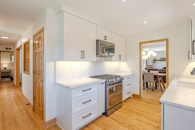 Building Photo - 715 Lamon Ave