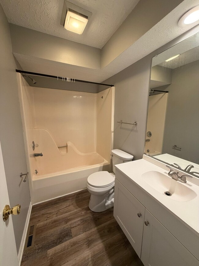 Building Photo - 310 Powell Rd