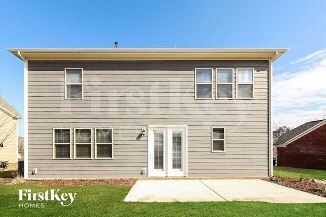 Building Photo - 11370 Cedarvale Farm Pkwy