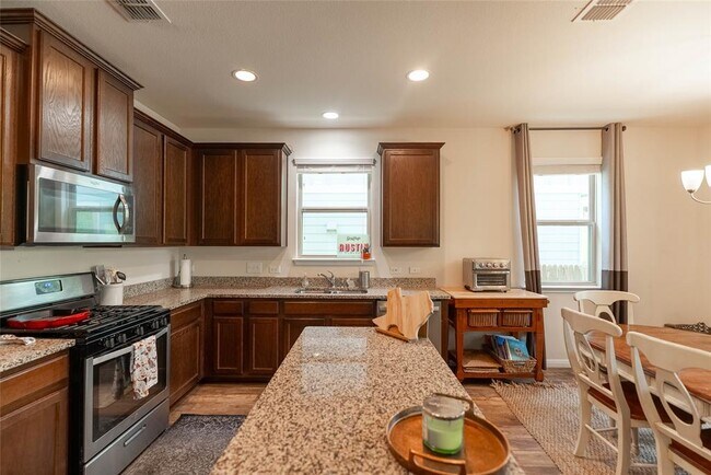 Building Photo - 415 Eagle Brook Ln