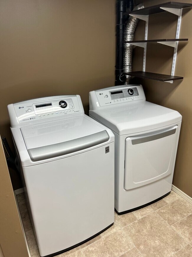 Building Photo - Murray Gem