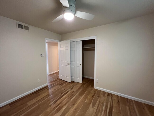 Building Photo - 4328 Magnolia Dr NE