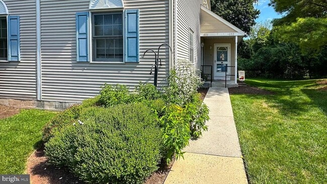 Building Photo - 611 Maplewood Ave
