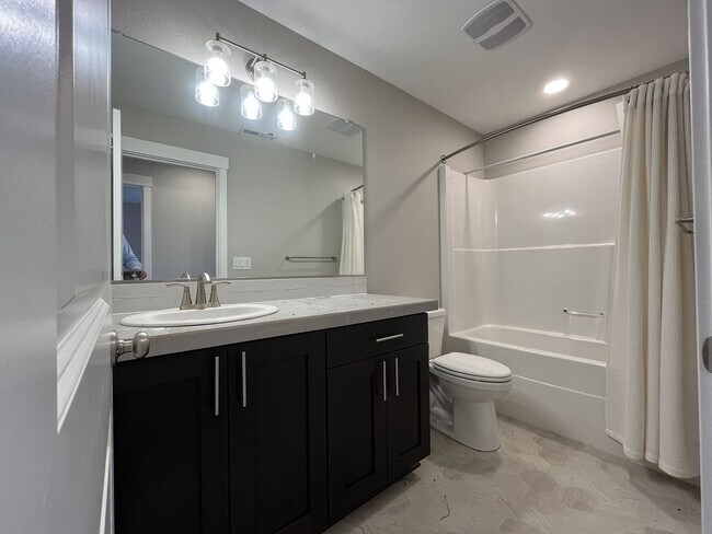Building Photo - Spacious Modern Home with Open-Concept Living, Elegant Interior Features & Attached Garage