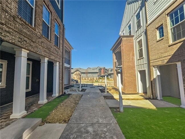 Building Photo - 305 Frederick Wy