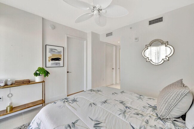 Building Photo - 612 Bayshore Dr