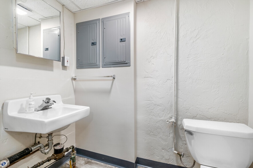 Building Photo - 227 45th St