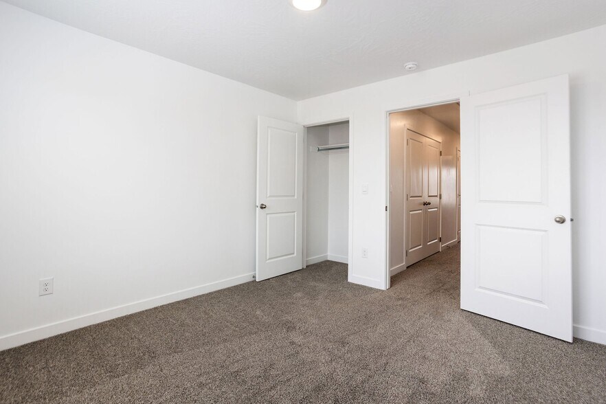 Building Photo - 2909 Corral Holw Dr
