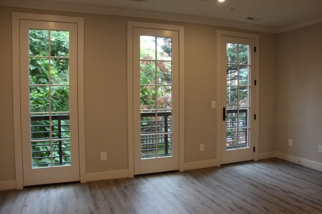 Building Photo - 916 N Buchanan Ct