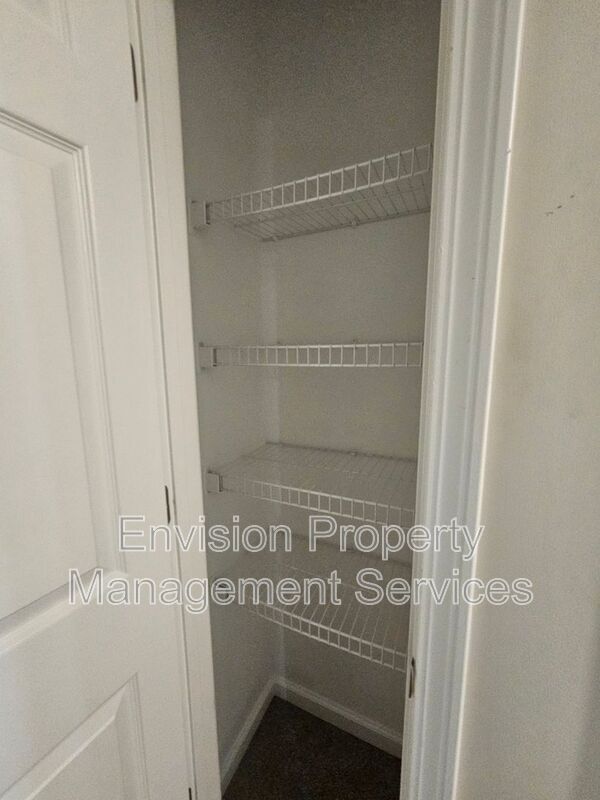 Building Photo - 479 Lakeshore Dr