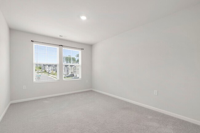 Building Photo - Bright & Beautiful! Modern 3-Bedroom Townh...