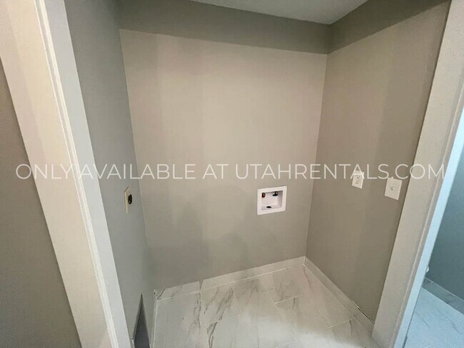Building Photo - 947 S 900 W