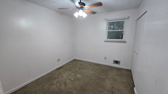 Building Photo - 5037 Camden Ct SW