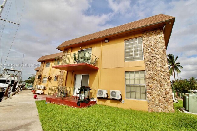 Primary Photo - 2290 NW N River Dr