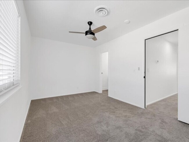 Building Photo - Beautifully upgraded 2 bedroom 2 story tow...