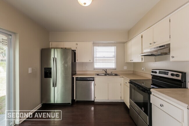 Building Photo - 3809 Pinedale St