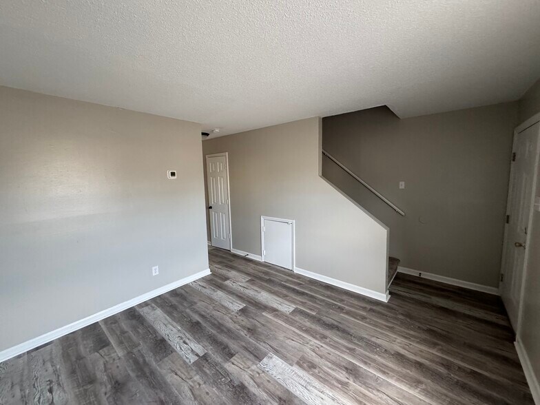 Primary Photo - 4206 Delbert Ave