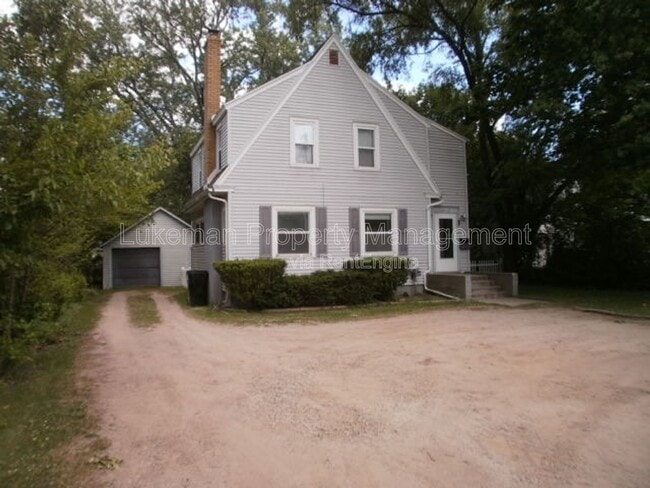 Building Photo - 3013 Portage St