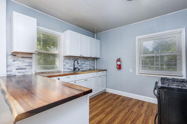 Building Photo - 20235 San Juan Dr