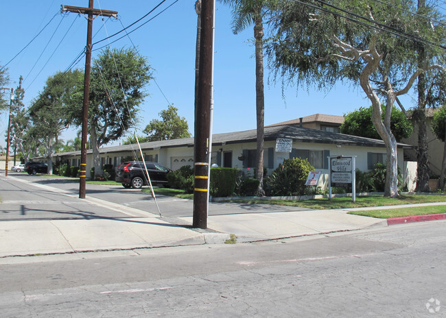 Primary Photo - Elmwood Villa Apartments