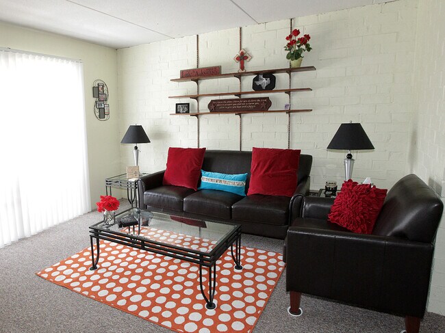 Building Photo - 505 S Busey Ave