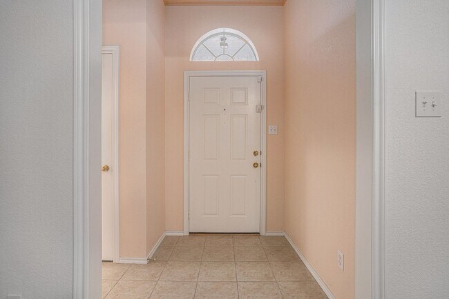 Building Photo - Welcome to this inviting 3-bedroom, 2-bathroom home in the heart of Cleburne, perfectly suited fo...
