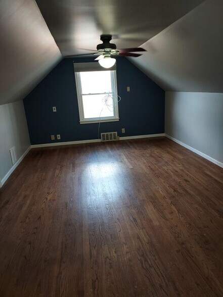 Building Photo - 3014 N Vermont Ave