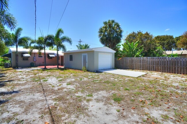 Building Photo - 727 Bunker Rd