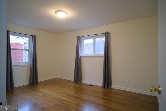 Building Photo - 206 Wayne Ave