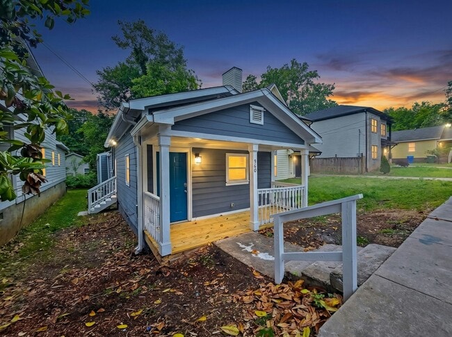Building Photo - 960 Sims St SW