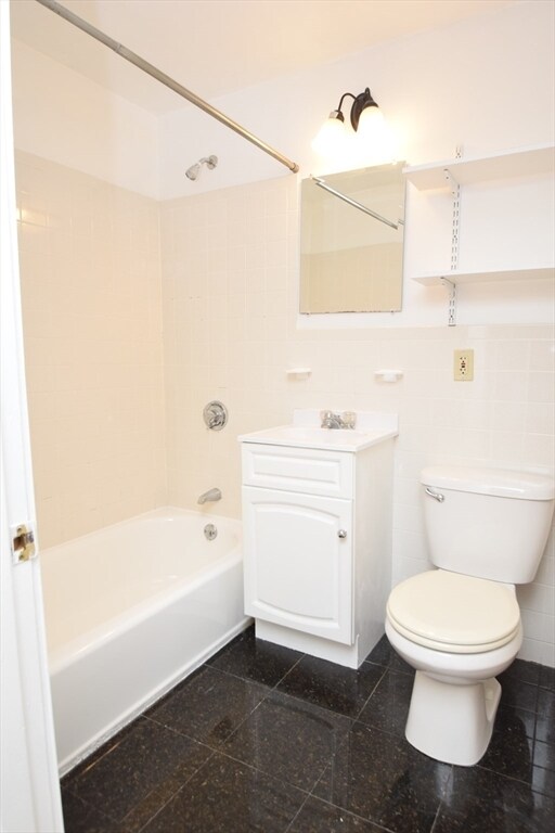 Building Photo - 135 Inman St