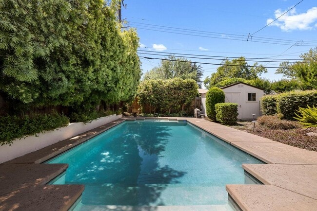 Building Photo - (POOL!) 3 bed/2 bath - 1935 Spanish Coloni...